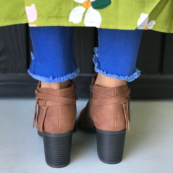 Cognac Fringe Crisscross Straps Ankle Boots - Picture 7 of 8
